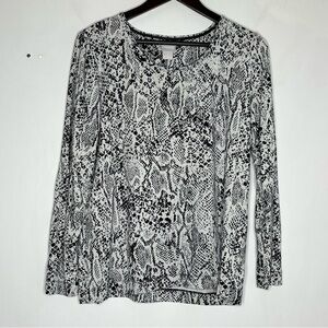 Chicos Size 1 (Medium) Long Sleeve Python Grey Tee Top Blouse